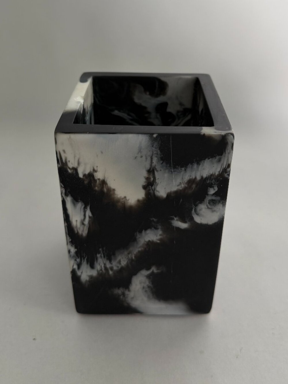 Pigeon and Poodle - Bahia Black Swirl - Designer Toothbrush Holder